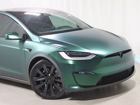 Used 2022 Tesla Model X image 2