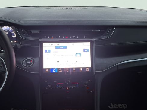 Used 2023 Jeep Grand Cherokee L Limited AWD/4WD image 16