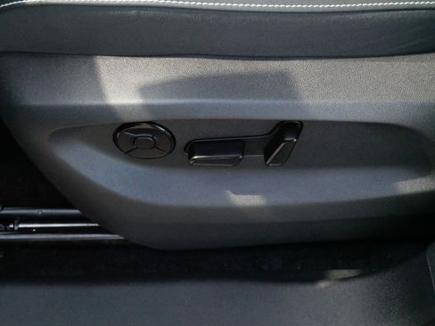 Certified 2025 Volkswagen Tiguan SE AWD/4WD image 20