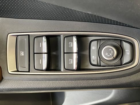 Used 2023 Subaru Ascent Touring AWD/4WD image 16