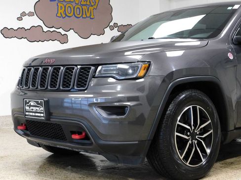 Used 2021 Jeep Grand Cherokee Trailhawk w/ Premium Lighting Group AWD/4WD image 22