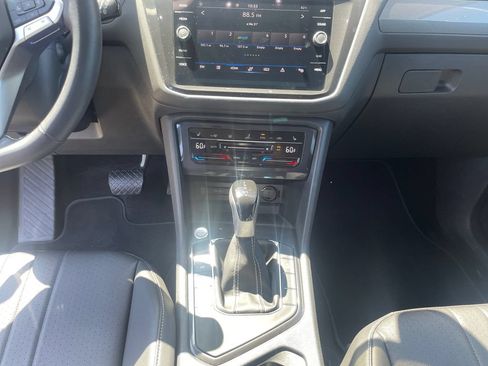 Certified 2023 Volkswagen Tiguan SE FWD image 11