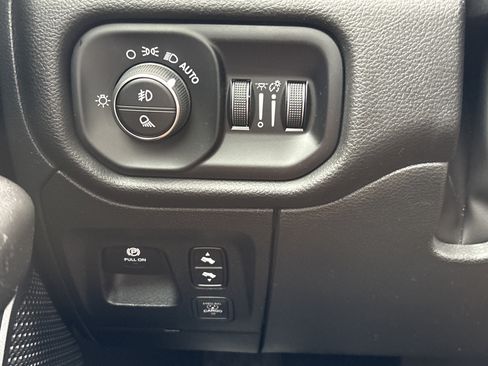 Used 2025 RAM 1500 Big Horn AWD/4WD image 32