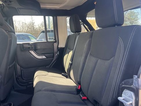 Used 2016 Jeep Wrangler Unlimited Sahara image 14