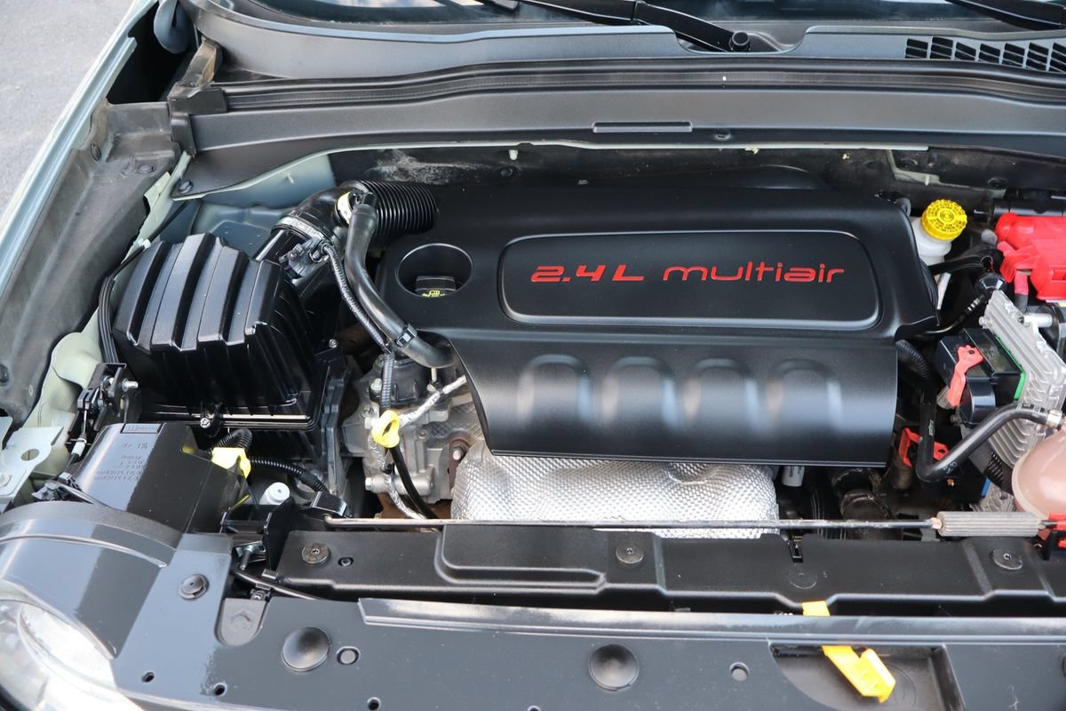Used 2018 Jeep Renegade Latitude FWD image 37