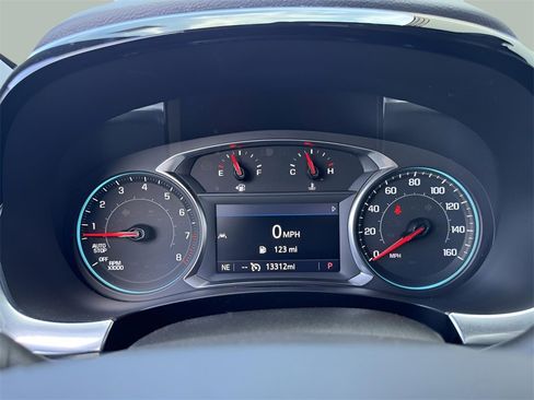 Used 2023 Chevrolet Traverse LT image 10