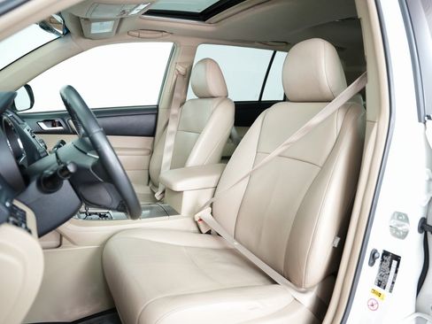 Used 2013 Toyota Highlander SE image 47