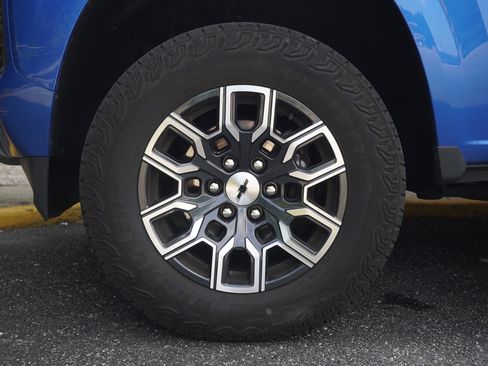 Used 2023 Chevrolet Colorado Z71 w/ Z71 Convenience Package 2 AWD/4WD image 13