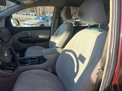 Used 2020 Kia Sedona LX image 10