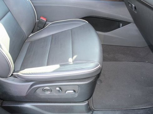 Used 2023 Cadillac Escalade Premium Luxury image 18