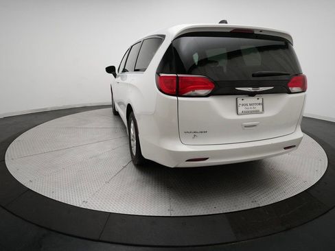 Used 2024 Chrysler Voyager LX image 35