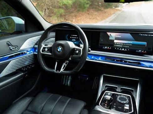 Used 2023 BMW 760i xDrive w/ Executive Package image 30