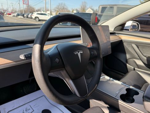 Used 2021 Tesla Model 3 Standard Range Plus image 41