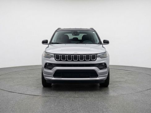 Used 2025 Jeep Compass Limited AWD/4WD image 2