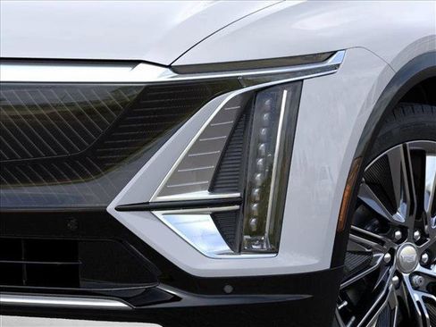 New 2026 Cadillac Lyriq Signature Luxury image 10