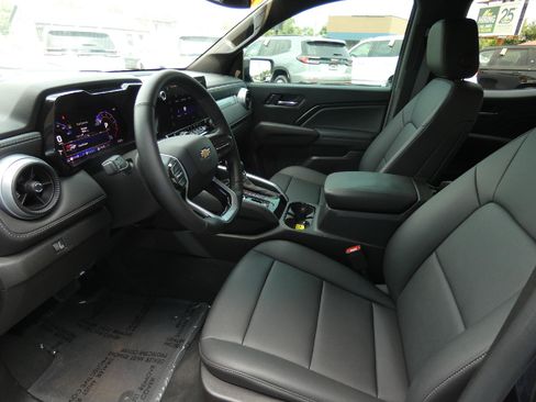Used 2025 Chevrolet Colorado LT w/ LT Convenience Package AWD/4WD image 12