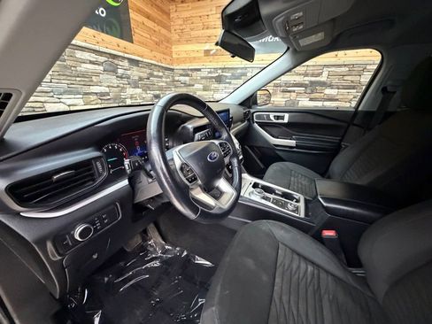 Used 2021 Ford Explorer XLT AWD/4WD image 11