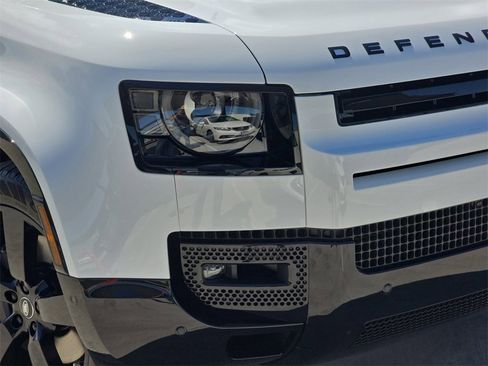 New 2025 Land Rover Defender 130 X-Dynamic SE image 33