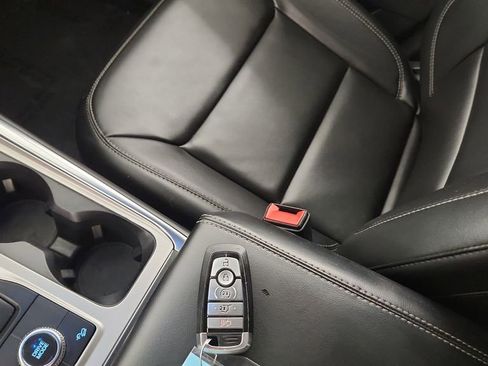 Used 2022 Ford Explorer XLT w/ Equipment Group 202A image 26