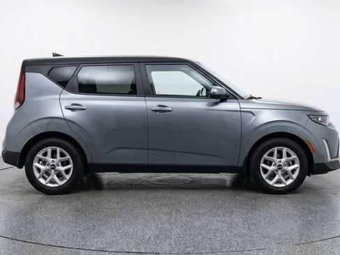 Used 2025 Kia Soul LX w/ LX Technology Package image 11