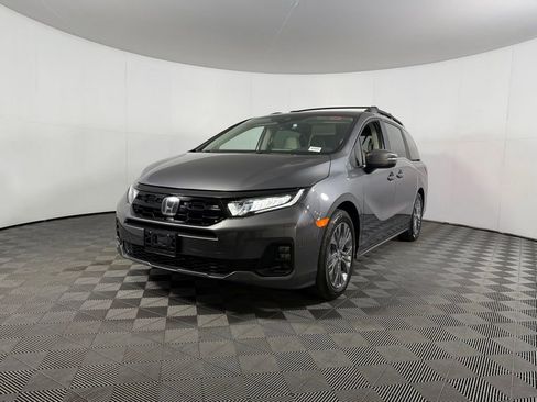 Used 2025 Honda Odyssey Touring image 3