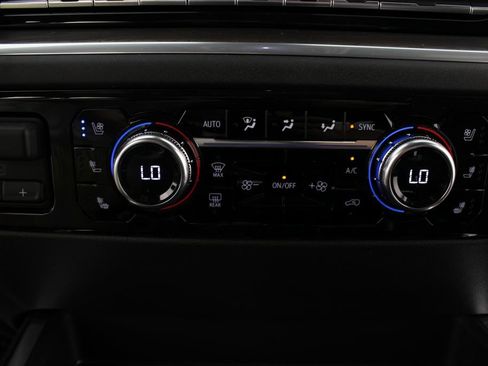 New 2026 GMC Sierra 1500 SLT w/ SLT Premium Plus Package AWD/4WD image 7