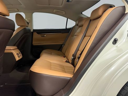 Used 2018 Lexus ES 350 w/ Luxury Package w/Wood Trim image 13