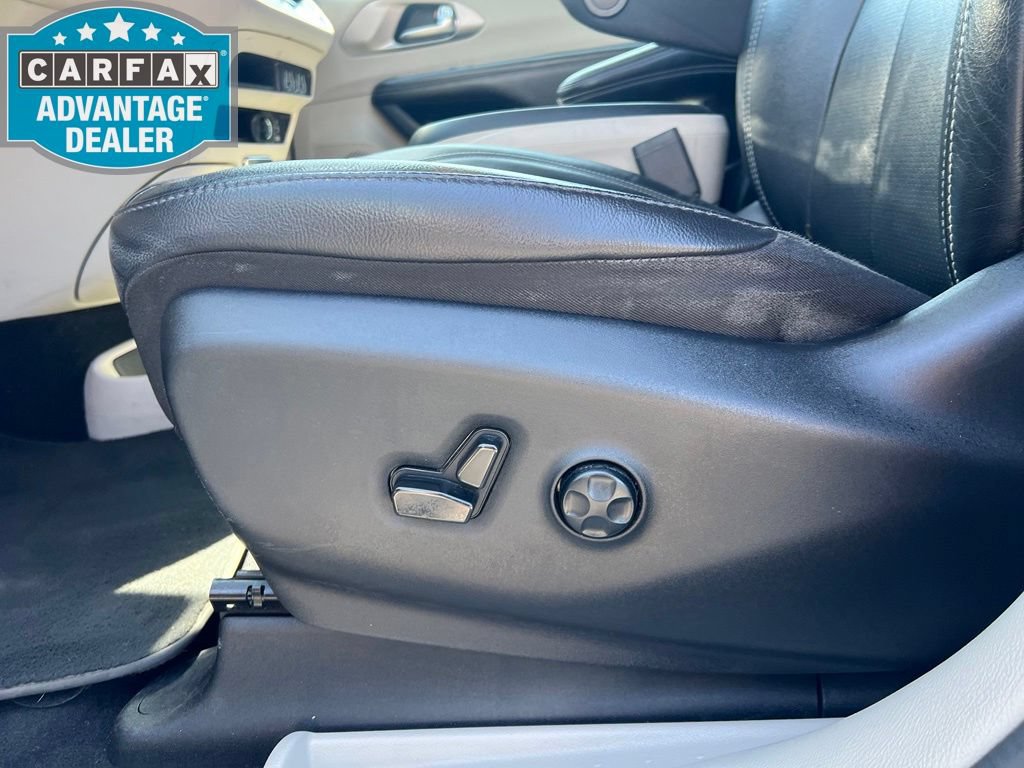 Used 2022 Chrysler Pacifica Touring-L FWD image 9