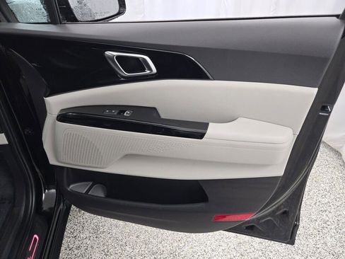 Used 2024 Kia Carnival EX image 6