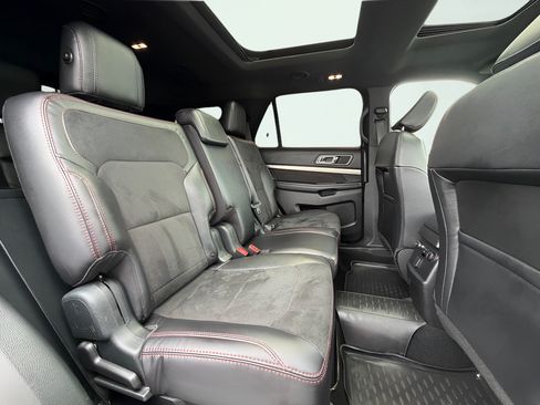 Used 2019 Ford Explorer XLT w/ Equipment Group 202A AWD/4WD image 32
