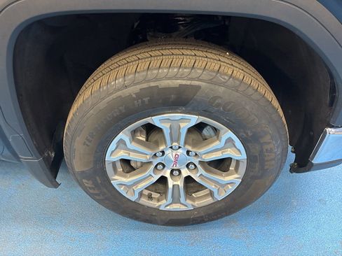 Certified 2024 GMC Sierra 1500 SLT image 3