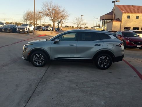 Used 2024 Kia Sportage LX image 4