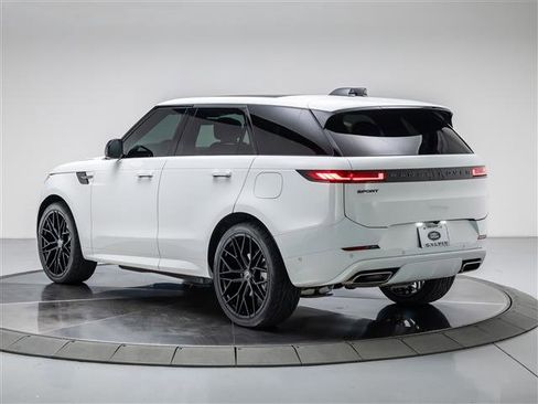 Used 2025 Land Rover Range Rover Sport Dynamic SE AWD/4WD image 3