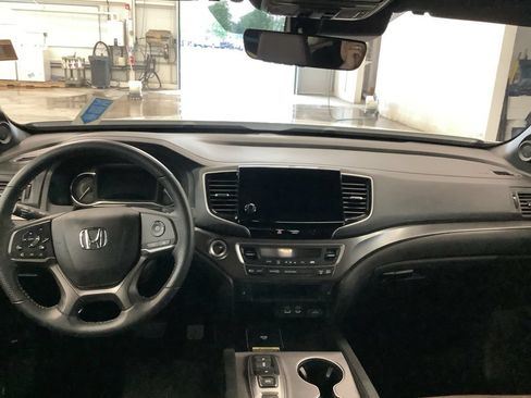 Used 2025 Honda Passport EX-L image 6