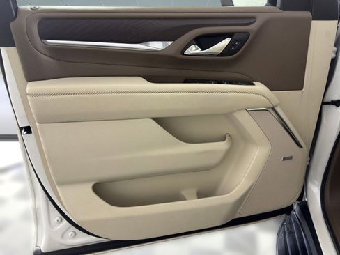 Used 2023 GMC Yukon XL Denali w/ Advanced Technology Package image 22