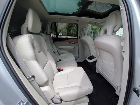 Used 2022 Volvo XC90 T6 Momentum AWD/4WD image 24