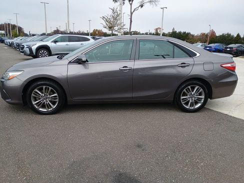 Used 2017 Toyota Camry SE image 8