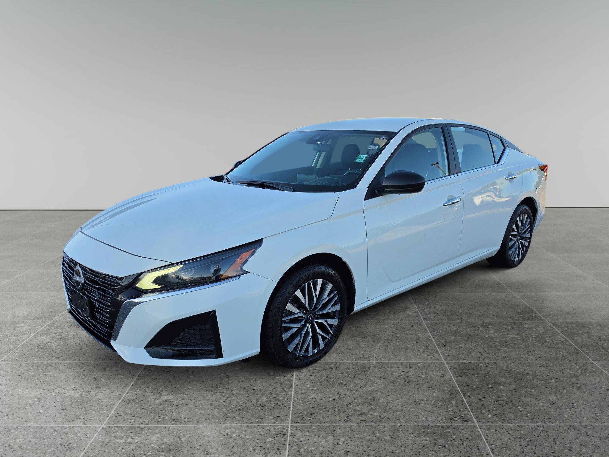 Used 2025 Nissan Altima 2.5 SV AWD/4WD image 1
