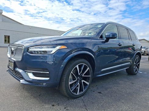 Used 2023 Volvo XC90 B6 Plus AWD/4WD image 3