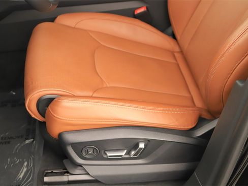 Certified 2025 Audi Q8 Prestige w/ Prestige Package image 25