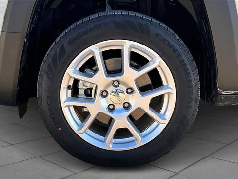 Used 2023 Jeep Renegade Latitude image 10