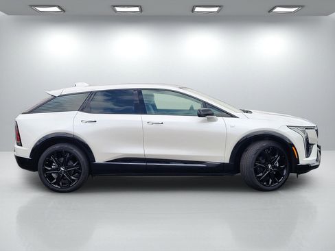 New 2025 Cadillac Optiq Sport 1 w/ LPO, ONYX Package image 3