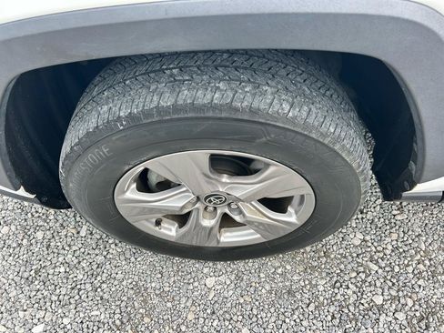 Used 2022 Toyota RAV4 XLE FWD image 19