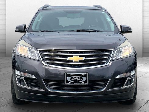 Used 2017 Chevrolet Traverse LT w/ Style and Technology Package FWD image 2