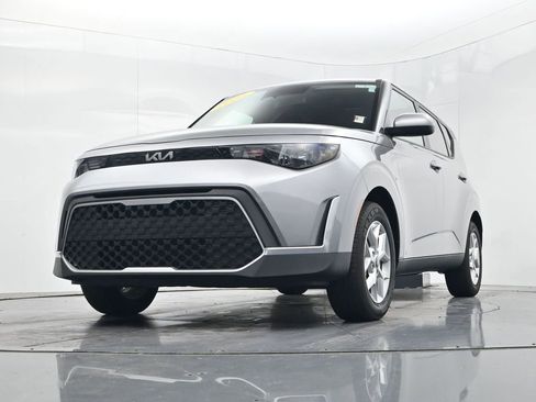 Certified 2025 Kia Soul LX w/ LX Technology Package FWD image 35