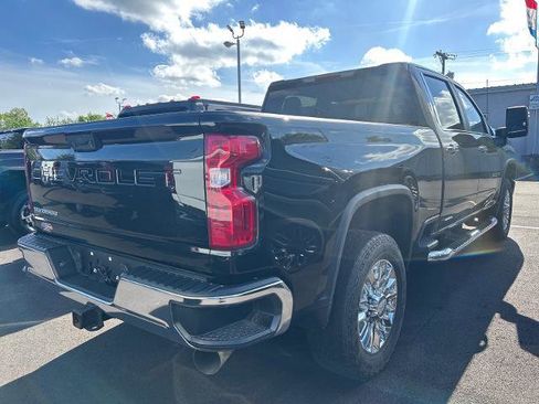 Used 2022 Chevrolet Silverado 2500 LT w/ Convenience Package AWD/4WD image 3