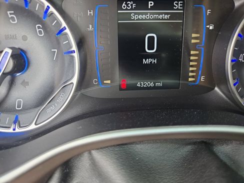 Used 2023 Chrysler Voyager LX FWD image 17