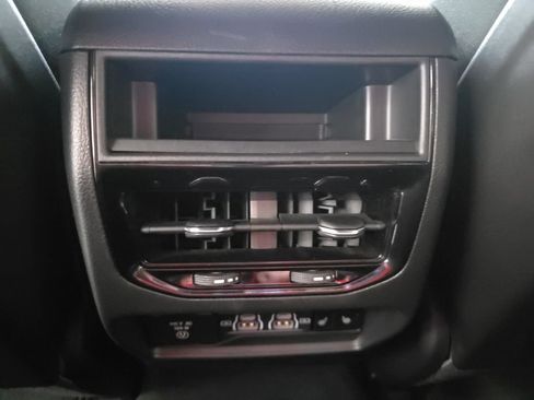 Used 2024 Jeep Grand Cherokee Limited w/ Black Appearance Package AWD/4WD image 23