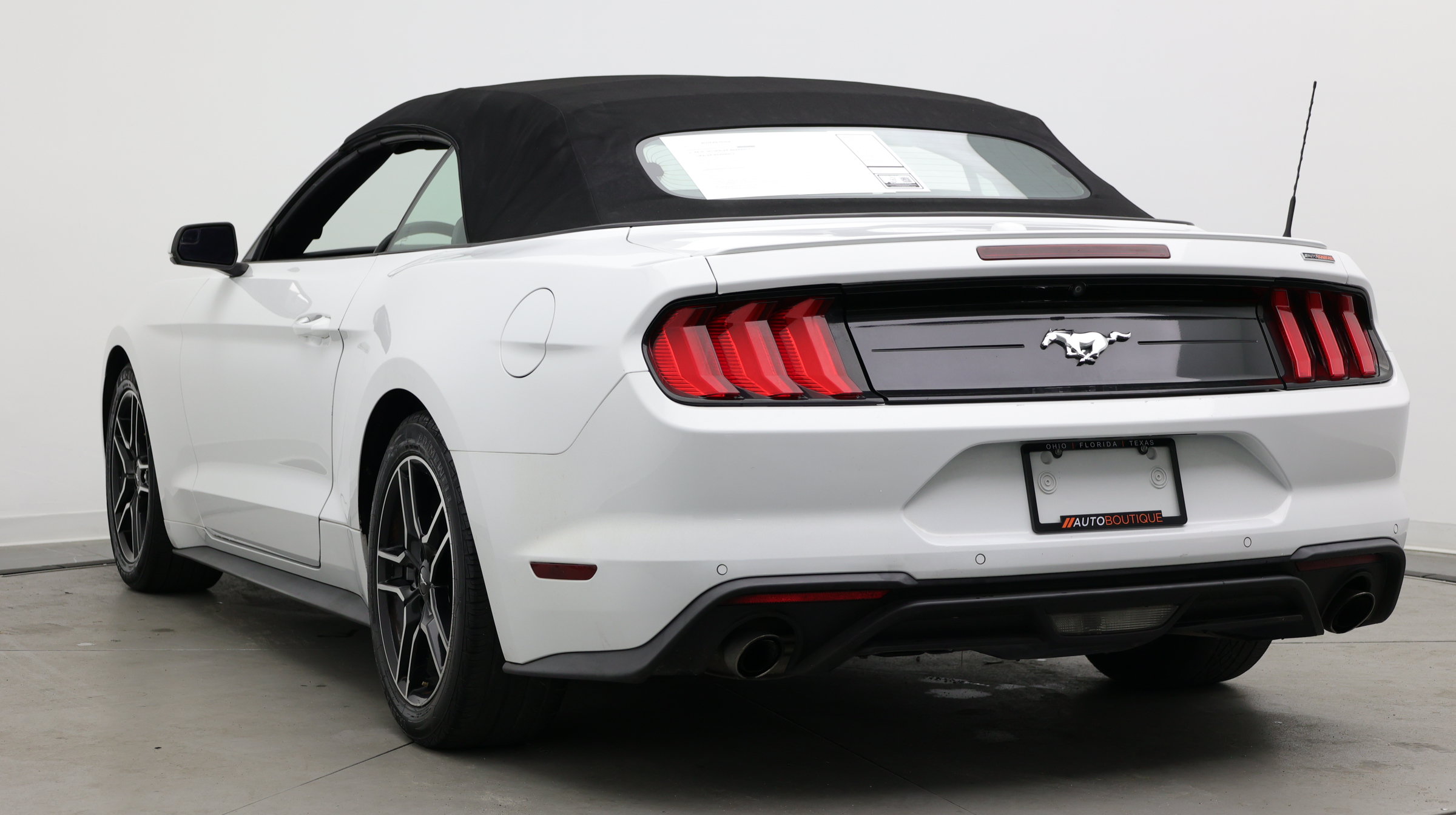 Used 2020 Ford Mustang Premium RWD image 3