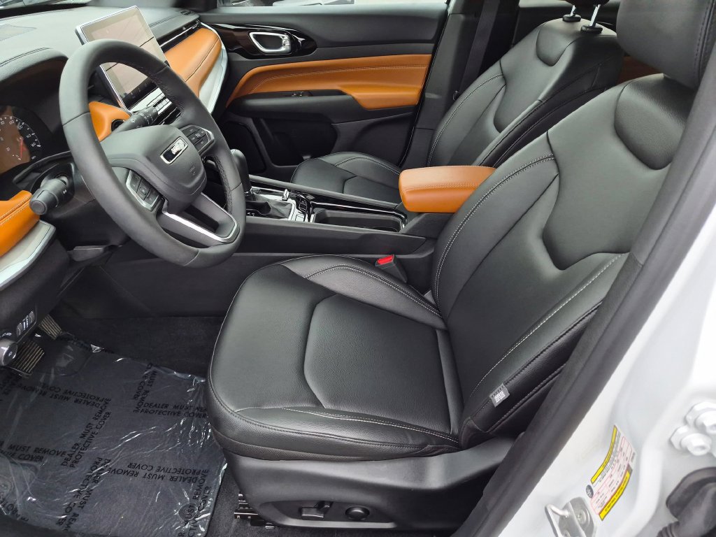 Certified 2025 Jeep Compass Limited AWD/4WD image 12